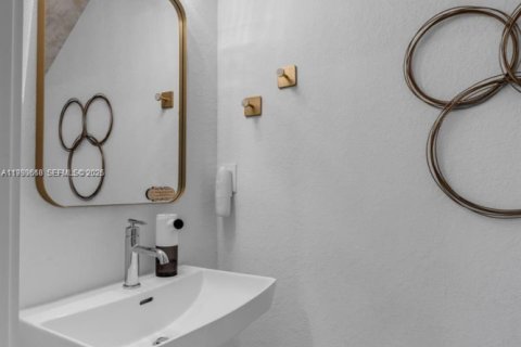 Купить виллу или дом в Майами, Флорида 5 спален, 245.08м2, № 2062900 - фото 14