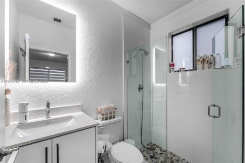 Купить виллу или дом в Майами, Флорида 5 спален, 245.08м2, № 2062900 - фото 17