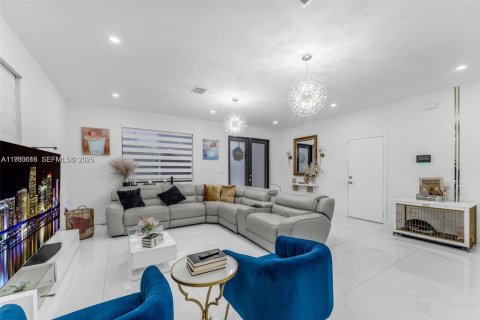Купить виллу или дом в Майами, Флорида 5 спален, 245.08м2, № 2062900 - фото 9
