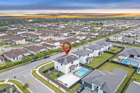 Купить виллу или дом в Майами, Флорида 5 спален, 245.08м2, № 2062900 - фото 1