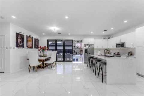 Купить виллу или дом в Майами, Флорида 5 спален, 245.08м2, № 2062900 - фото 7