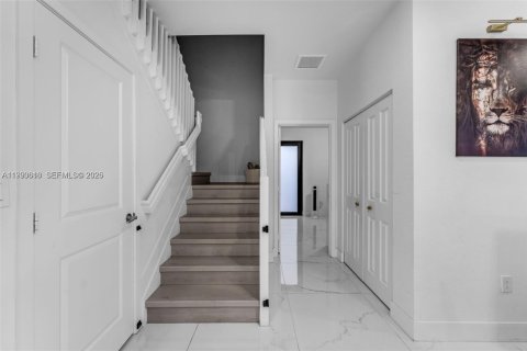 Купить виллу или дом в Майами, Флорида 5 спален, 245.08м2, № 2062900 - фото 19