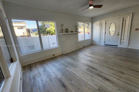 Купить виллу или дом в Сент-Питерсберг, Флорида 3 спальни, № 2025792 - фото 11