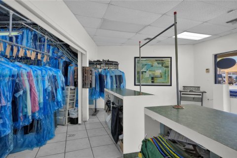 Купить коммерческую недвижимость в Майами, Флорида № 2036957 - фото 19