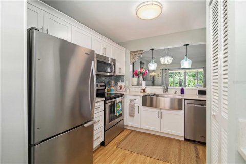 Condo in Bradenton, Florida, 2 bedrooms № 2225497 - photo 12