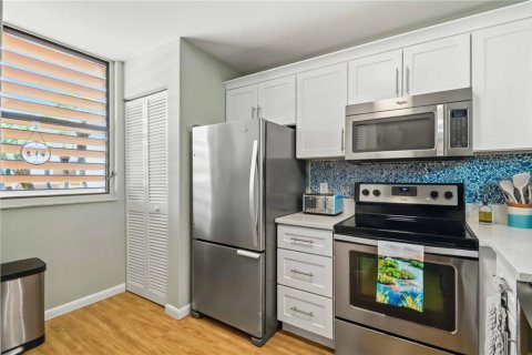 Condo in Bradenton, Florida, 2 bedrooms № 2225497 - photo 10