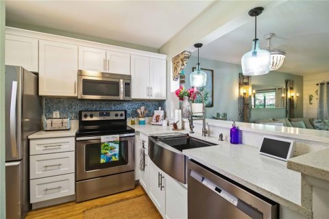 Condo in Bradenton, Florida, 2 bedrooms № 2225497 - photo 9