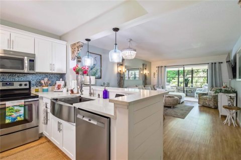 Condo in Bradenton, Florida, 2 bedrooms № 2225497 - photo 8