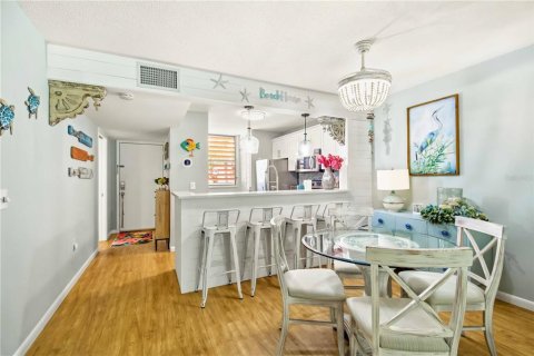 Condo in Bradenton, Florida, 2 bedrooms № 2225497 - photo 13