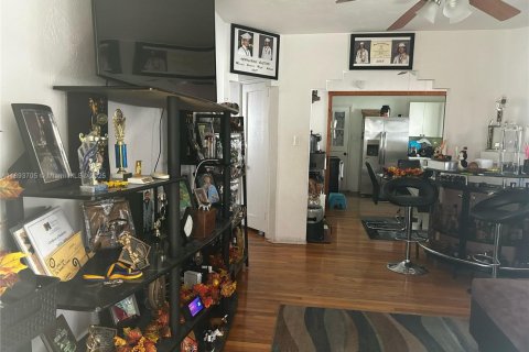 Купить коммерческую недвижимость в Майами, Флорида 167.69м2, № 1963384 - фото 5