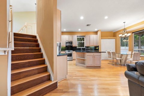 Villa ou maison à vendre à Pembroke Pines, Floride: 4 chambres, 305.09 m2 № 1861655 - photo 8
