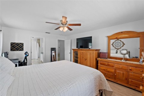 Casa en venta en Winter Haven, Florida, 4 dormitorios, 216.18 m2 № 1912637 - foto 18