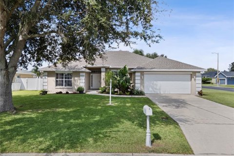 Casa en venta en Winter Haven, Florida, 4 dormitorios, 216.18 m2 № 1912637 - foto 1