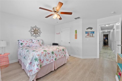 Casa en venta en Winter Haven, Florida, 4 dormitorios, 216.18 m2 № 1912637 - foto 25