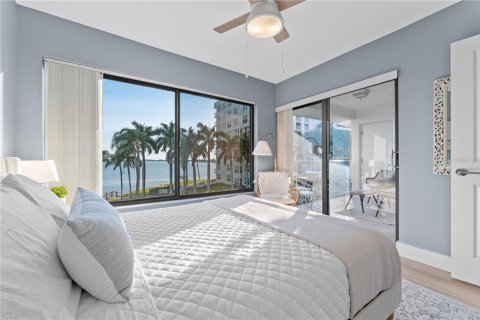 Condo in Saint Petersburg, Florida, 2 bedrooms  № 1203479 - photo 23