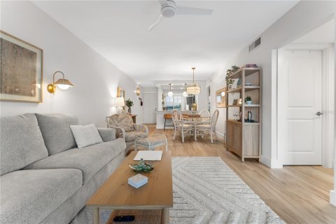 Condo in Saint Petersburg, Florida, 2 bedrooms  № 1203479 - photo 21