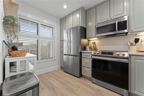 Condominio en alquiler en Saint Petersburg, Florida, 2 dormitorios, 82.68 m2 № 1203479 - foto 8