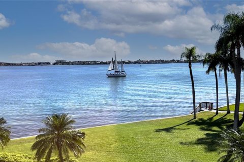 Condominio en alquiler en Saint Petersburg, Florida, 2 dormitorios, 82.68 m2 № 1203479 - foto 4