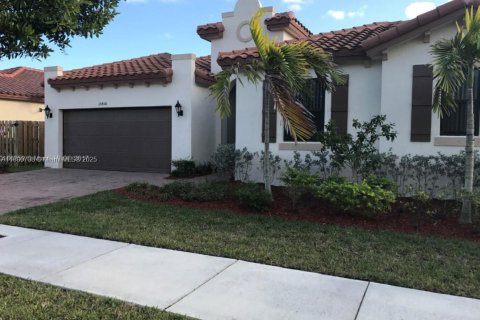 House in Miami, Florida 4 bedrooms, 210.42 sq.m. № 1683841 - photo 2