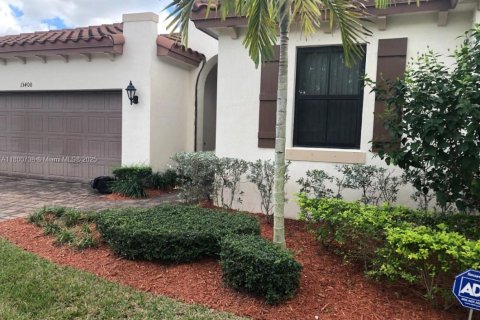 House in Miami, Florida 4 bedrooms, 210.42 sq.m. № 1683841 - photo 4