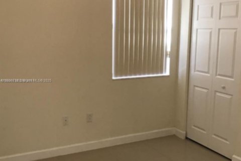 House in Miami, Florida 4 bedrooms, 210.42 sq.m. № 1683841 - photo 13