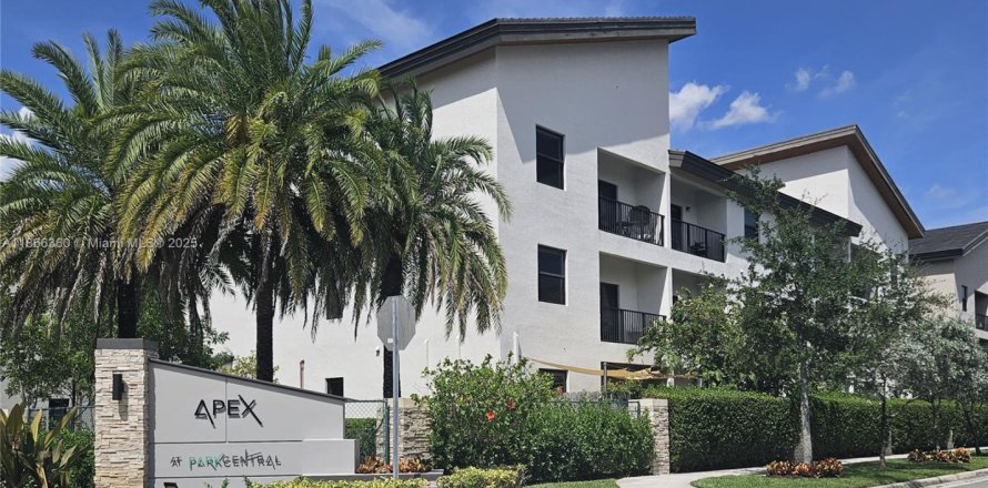 Condominio en Doral, Florida, 2 dormitorios  № 1979519