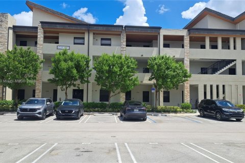 Condominio en venta en Doral, Florida, 2 dormitorios, 105.35 m2 № 1979519 - foto 2