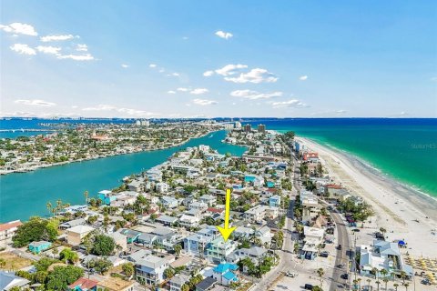 Casa en venta en Treasure Island, Florida, 4 dormitorios, 196.12 m2 № 2157922 - foto 3