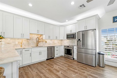 Casa en venta en Treasure Island, Florida, 4 dormitorios, 196.12 m2 № 2157922 - foto 17