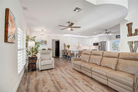 Casa en venta en Treasure Island, Florida, 4 dormitorios, 196.12 m2 № 2157922 - foto 16
