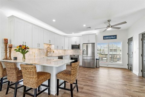 Casa en venta en Treasure Island, Florida, 4 dormitorios, 196.12 m2 № 2157922 - foto 11