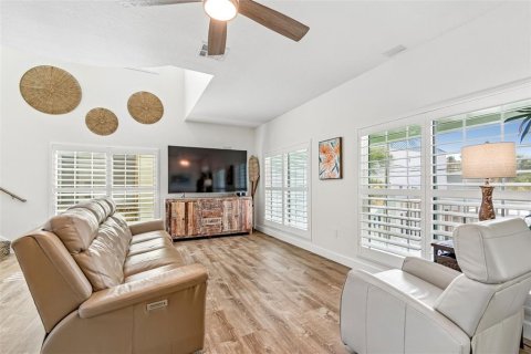 Casa en venta en Treasure Island, Florida, 4 dormitorios, 196.12 m2 № 2157922 - foto 12