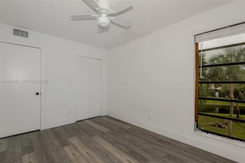 Propiedad comercial en alquiler en Pembroke Pines, Florida, 1 dormitorio, 150.13 m2 № 2011720 - foto 6