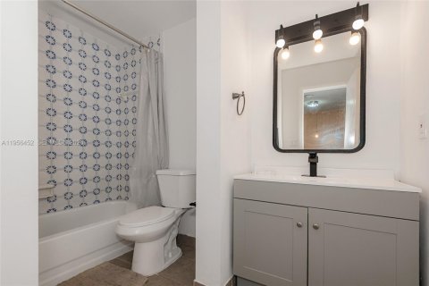 Propiedad comercial en alquiler en Pembroke Pines, Florida, 1 dormitorio, 150.13 m2 № 2011720 - foto 9