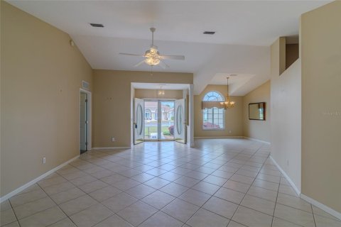 House in Ocala, Florida 3 bedrooms, 207.45 sq.m. № 2230920 - photo 2