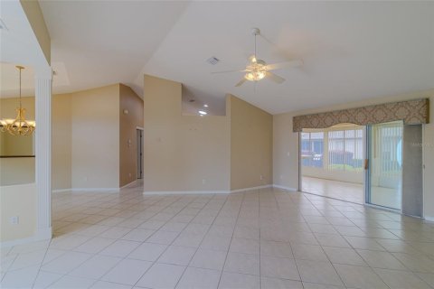 House in Ocala, Florida 3 bedrooms, 207.45 sq.m. № 2230920 - photo 4