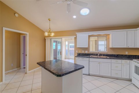House in Ocala, Florida 3 bedrooms, 207.45 sq.m. № 2230920 - photo 6