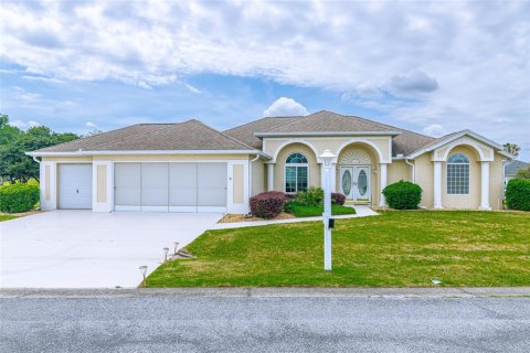 House in Ocala, Florida 3 bedrooms, 207.45 sq.m. № 2230920