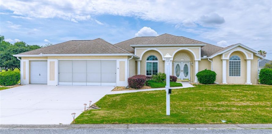 House in Ocala, Florida 3 bedrooms, 207.45 sq.m. № 2230920
