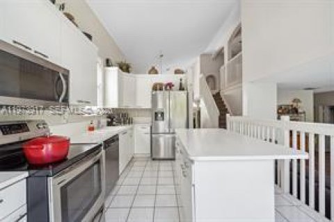 House in Pembroke Pines, Florida 3 bedrooms, 193.89 sq.m. № 2033531 - photo 11