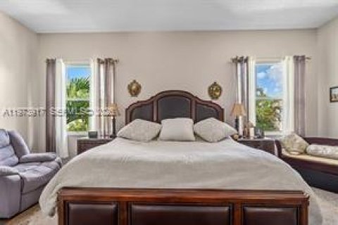 House in Pembroke Pines, Florida 3 bedrooms, 193.89 sq.m. № 2033531 - photo 12