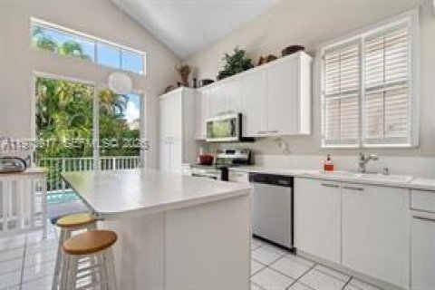 House in Pembroke Pines, Florida 3 bedrooms, 193.89 sq.m. № 2033531 - photo 8
