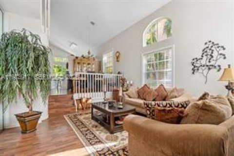 House in Pembroke Pines, Florida 3 bedrooms, 193.89 sq.m. № 2033531 - photo 3