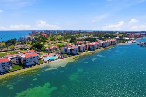 Кондоминиум с 4 комнатами в Сент-Питерсберг, Флорида № 2212224