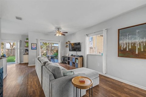 Casa en venta en Homestead, Florida, 4 dormitorios, 163.69 m2 № 2011883 - foto 4