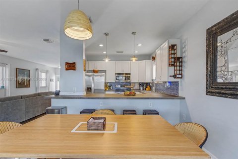 Casa en venta en Homestead, Florida, 4 dormitorios, 163.69 m2 № 2011883 - foto 7