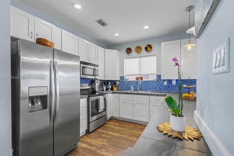 Casa en venta en Homestead, Florida, 4 dormitorios, 163.69 m2 № 2011883 - foto 5