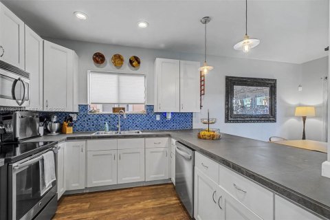 Casa en venta en Homestead, Florida, 4 dormitorios, 163.69 m2 № 2011883 - foto 6