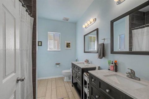 Casa en venta en Homestead, Florida, 4 dormitorios, 163.69 m2 № 2011883 - foto 13