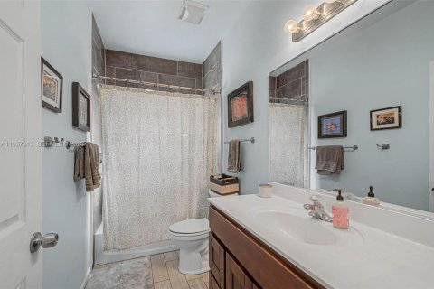 Casa en venta en Homestead, Florida, 4 dormitorios, 163.69 m2 № 2011883 - foto 16